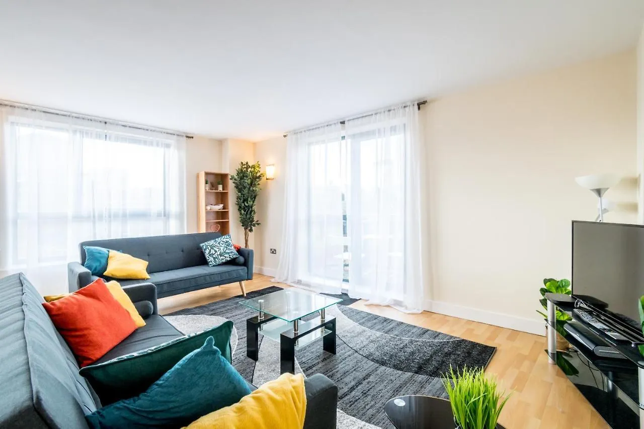 Spacious City 2 Bed, 2 Bath, Free Parking & Wifi 谢菲尔德