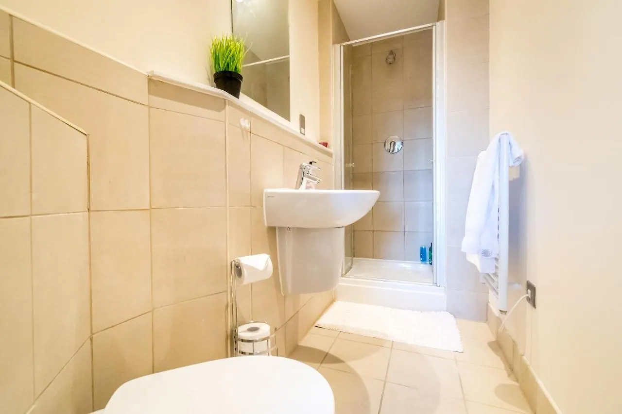Spacious City 2 Bed, 2 Bath, Free Parking & Wifi 谢菲尔德 公寓