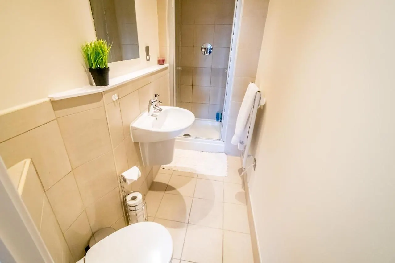 Spacious City 2 Bed, 2 Bath, Free Parking & Wifi 谢菲尔德